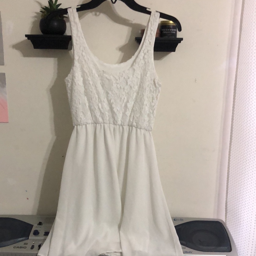 White dress - Picture 3 of 4